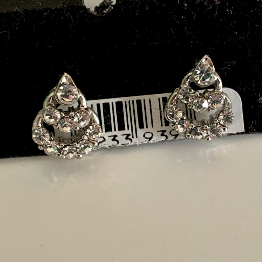 NWT Bell Flower Crystal Sparkly Teardrop Stud Earrings
